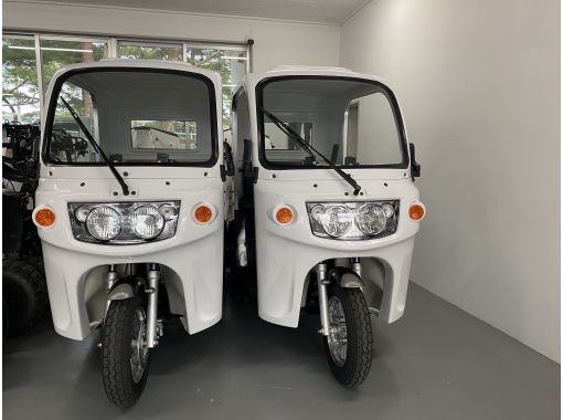 【沖縄・今帰仁村】普通自動車免許で乗れるかわいい３輪トライク（最大三人乗り）で駆け抜けよう！ 〈3～４時間プラン〉の画像