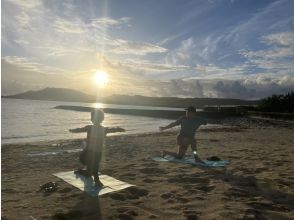 [Okinawa, Nanjo] 30 minutes by car from Naha! Private sunrise beach yoga with free photo gift♪