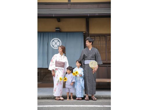 京都・二条城近く◇浴衣の着付け体験・プロカメラマンによるスタジオ撮影付き◇1名～OK！撮影後は浴衣姿で観光をお楽しみください♪の画像