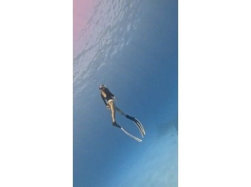 【伊平屋島・野甫島】1組貸切りジェットスキーで行くスキンダイビングツアーの画像