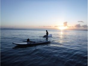 [Churaumi Aquarium, Nakijin Village, Kouri Island Area, and Hidden Beaches] Time when the sea and sky awaken. Sunrise SUP Cruising (90 minutes)