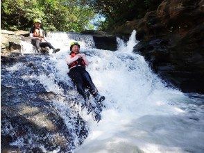 【沖縄・西表島】マングローブカヌーカヌー＆トレッキング＋キャニオニング！夏の大人気ツアー！（昼食＆おやつ付）