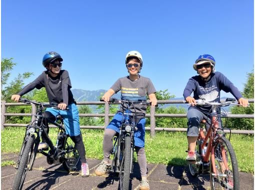 【北海道富良野】电动助力山地自行车之旅～绝美景色！天然泉水和拍照景点！无需日语（团体最多60人）の画像