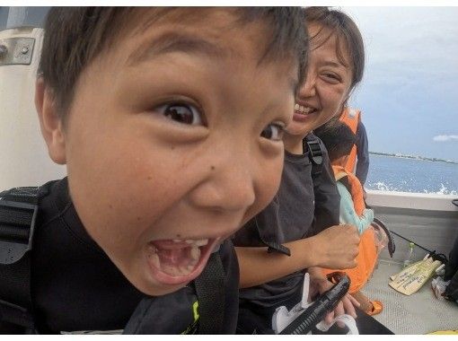【ジンベエザメとシュノーケル・沖縄本島・読谷村】人生で一度は経験してもらいたい圧巻シュノーケル！！写真、動画無制限撮影も無料プレゼント♪の画像