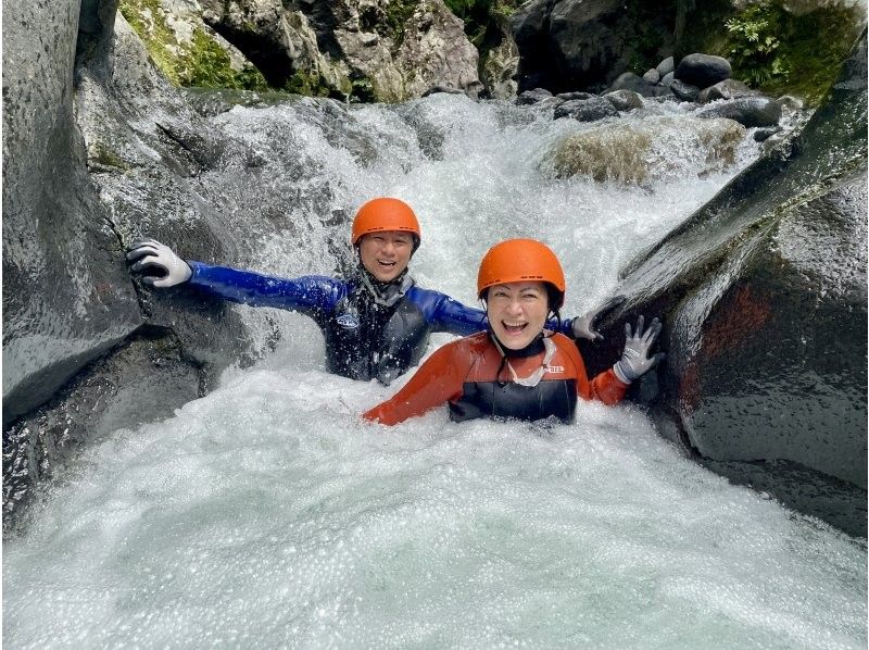 【静岡・裾野】初めてでも安心！富士山のふもとで半日キャニオニング体験ツアー！カップル・ファミリーにおすすめ♪の紹介画像
