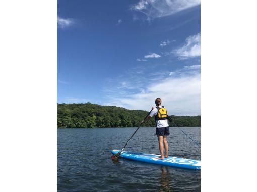 [Hokkaido, Shiraoi Town] Relax on the water! Lake Poroto SUP experience tour (beginners welcome)の画像
