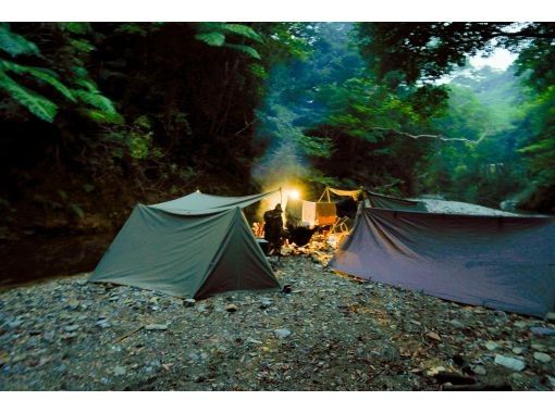 【沖縄・やんばる】亜熱帯秘境で過ごすブッシュクラフト一泊野営体験！やんばるの秘境を手ぶらで本格的な自然体験ができるのは夜も野だけ！！の画像