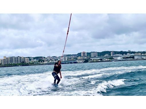 沖縄本島中部宜野湾港マリーナ発【フライボード＋ウェイクボード満喫セットプラン】の画像
