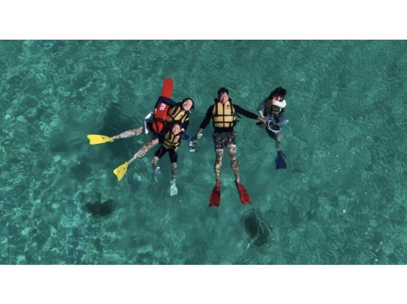 [Ishigaki Island • 8:00 AM • Boat] Phantom Island Drone Photography • Walking Tour & 2-Point Sea Turtle & Coral Snorkeling Tour (Drone & GoPro Photography Included)の紹介画像