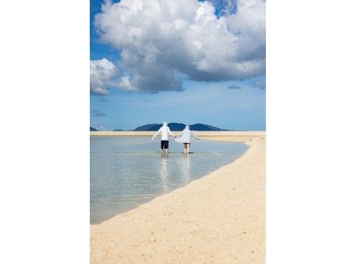 【石垣島・午前8:00〜ボート半日ツアー】幻の島上陸＆2ポイントシュノーケリングツアー〈ドローン・GoPro撮影付き〉の画像
