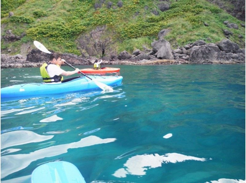 [北海道·二世谷】第一次海上皮艇游览（在积丹蓝色的海中擦洗，去洞穴探险！）の紹介画像