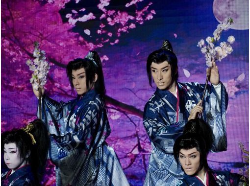 【东京新宿】轻松体验传统艺能！在特设座位观看人气戏剧和舞蹈表演！附赠纪念照和一杯饮品の画像