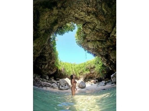 [Okinawa, Miyakojima] Go on a SUP! Hidden Land Exploration Tour / Private SUP for 1 Groupの画像