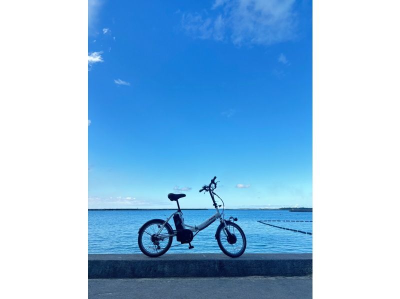 【配送到指定地點】\\歡迎單身旅客//騎著電動輔助自行車暢遊宮古島！の紹介画像