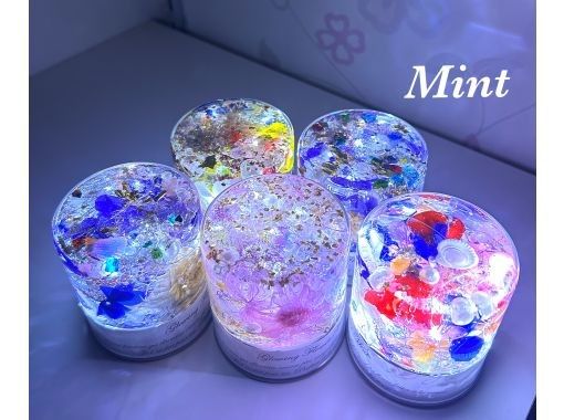 お茶付き！光るフラワーライト固まるハーバリウムの画像