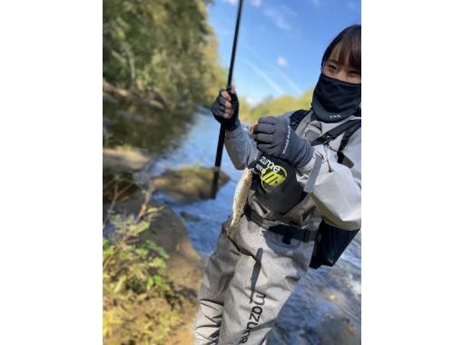 ☆Pickup and drop-off available・Private tour☆Autumn mountain stream fishing tour ~Furano, Biei, Tomamu~の画像