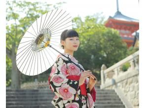 [京都，清水寺]在清水寺周围穿着和服拍摄私人照片