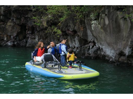 [山梨縣、西湖樹海] 60分鐘租賃：與家人或朋友一起！西湖湖縱海遊船 60 分鐘の画像