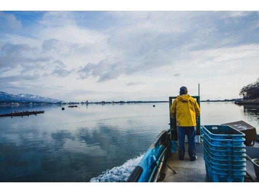 Official Sado Island Galaxy Art Festival Tour: English-guided sightseeing boat tour of Lake Kamo with views of nature, culture, and food from the lake    の画像