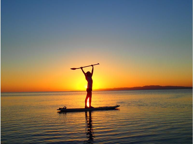 Sunset SUP [2-hour course: Enjoy a relaxing SUP ride while watching the sunset]の紹介画像