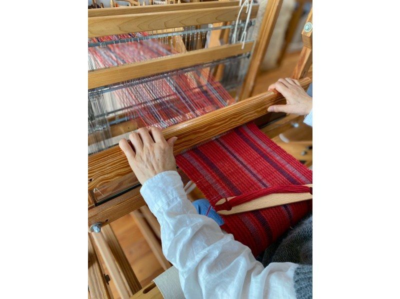 【岩手・盛岡】ホームスパンの聖地へ行こう！ひとり旅のイチオシ、あこがれの機でマフラーを織るの紹介画像