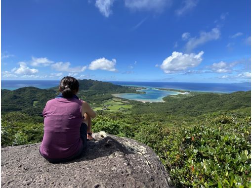 【石垣島トレッキング(半日)】【ぶざま岳から絶景川平湾ビュー】【1名様もOK!!】GoGoTourオリジナルコースの画像