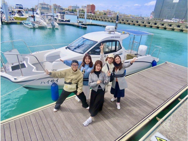 [ทริปครึ่งวันจากชาตัน] เช่าเรือส่วนตัว! ตกปลาเขตร้อนและชมวาฬ! แนะนำสำหรับครอบครัวและกลุ่ม! เดิน 5 นาทีจากหมู่บ้านอเมริกัน! รองรับได้สูงสุด 8 คนの紹介画像