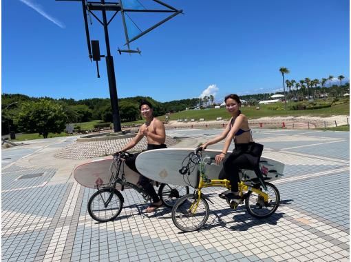【神奈川・湘南】サーフィン体験コミコミ安心プラン！お帰りには店内カフェでソフトドリンクのサービスも♪ソファーやテラス席でお楽しみください♪の画像