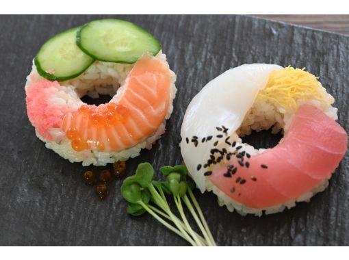 A greedy sushi-making experience course taught by a craftsman, followed by a demonstration of how to make thick rolls with a Japanese sword (includes a 3-item appetizer, Japanese tea, and water (free)) starts at 13:30の画像