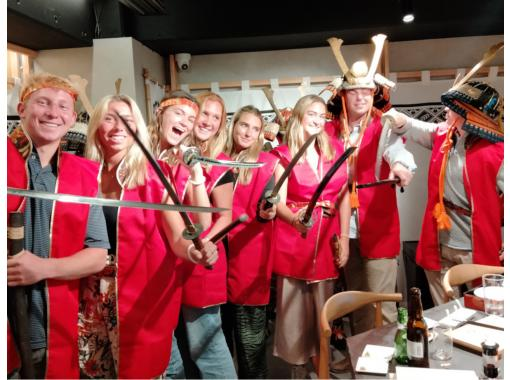 Experience making three types of sushi with a master chef and a demonstration of making thick rolls with a Japanese sword. (Appetizers, Japanese tea and water (free)) (Dessert included) Start time: 13:30の画像