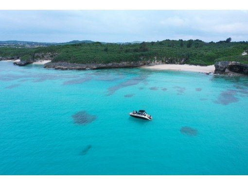 【沖縄・宮古島】【6時間】完全プライベート！世界トップレベルの珊瑚礁の広がる宮古ブルーの海をボートチャーターで大満喫！シュノーケリング付き！の画像