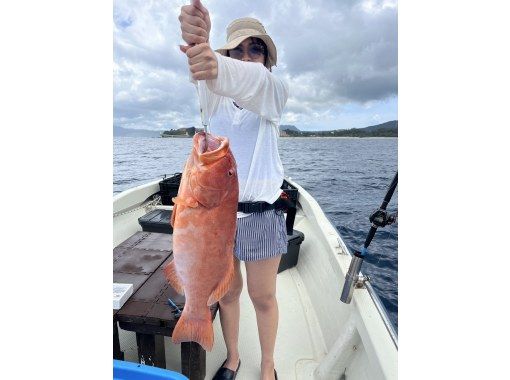 Chartered boat fishing inshore (4-hour course) [Onna Village/Nago City] Private charter for friends and family! Gurkun five-item fishingの画像