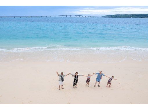 【沖縄・宮古島】 宮古島・与那覇前浜ビーチで撮影する（ドローンフォトプラン〉３０分以内！当日納品！レビューで追加５カットプレゼント中！の画像
