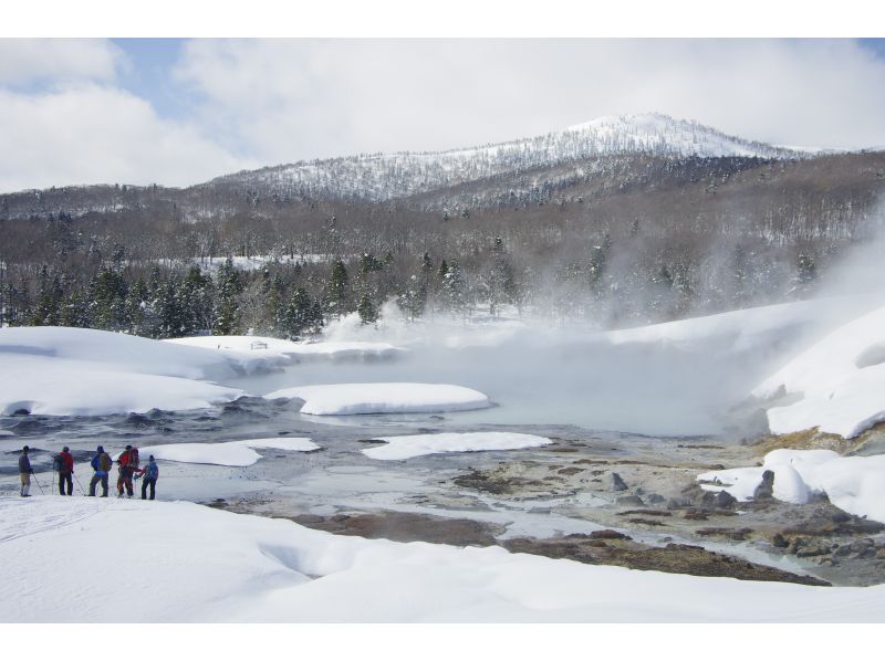 [Akita, Hachimantai] Goshogake Mud Volcano & Oyunuma Snowshoe Tour - Amazing Views, Walking Through the Fumarole Zone in Midwinter -の紹介画像