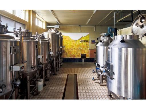 【秋田市】「醸造所見学」できたてクラフトビールを味わおう！秋田市最後の銭湯をリノベーションした醸造所見学✕２杯試飲✕お土産ビール２本付きの画像