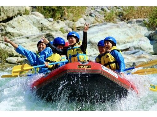 長瀞駅から徒歩5分！暖房付き更衣室・温水シャワーロングコースを1年生から！カメラ持ち込みOK！【埼玉県・秩父長瀞・ラフティング】冬季の画像