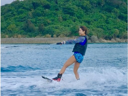 ลดราคา 30%! จองด่วน! [โอกินาว่า กิโนวัน - แพ็กเกจเล่นเซิร์ฟไม่อั้น 2 ชั่วโมง] สนุกกับกีฬาทางน้ำ 12 ประเภทมากที่สุดในจังหวัด!の画像