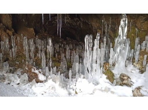 【福島・飯坂温泉】廃トンネルへ氷のタケノコを見に行くスノーハイクの画像