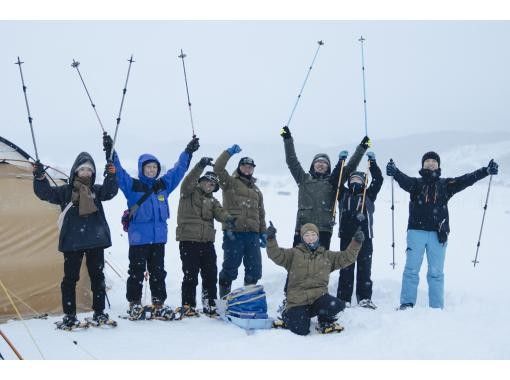 【北海道・富良野】スノーランタンおでんナイト／農業体験型イブニングツアー、ナイトハイクで掘出しに行く越冬キャベツと体温まるおでんナイトツアーの画像