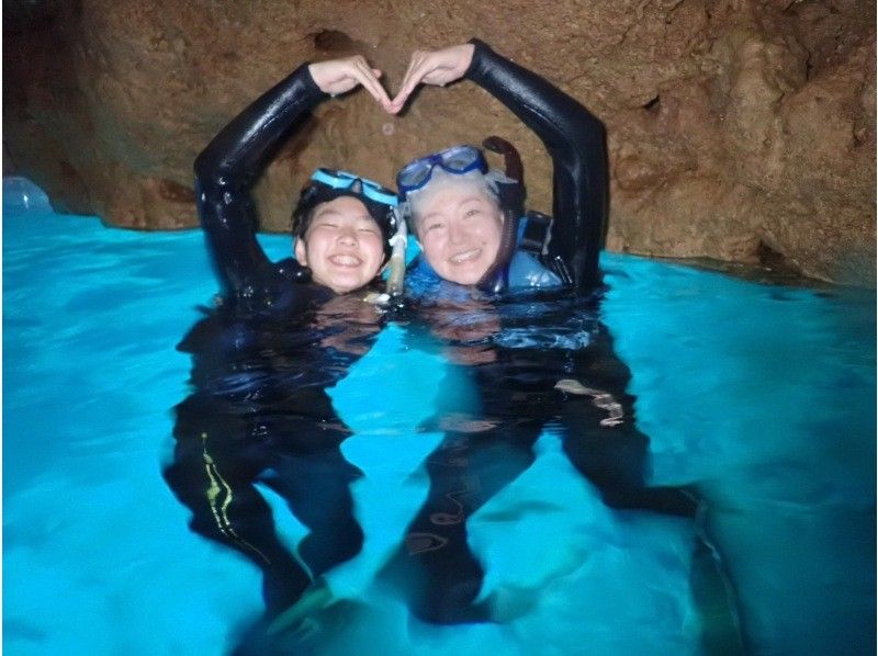 [Okinawa Blue Cave] Beach Blue Cave Snorkeling ☆ Great Value! Shower, Parking, and Facility Use Free! Free GoPro Photos ☆ Beginners are welcome!の紹介画像