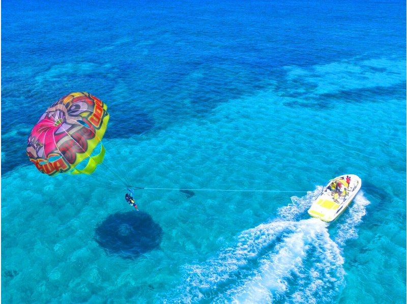 オータムキャンペーンセール 2025【沖縄・うるま市】一艇貸切！高度30メートル以上！青い空での空中散歩！世界に一つ！シーサーパラセーリングの紹介画像