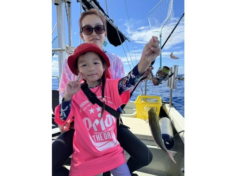 Sea fishing on Okinawa's main island ♫ Ginowan Marina ⭐︎ Boat fishing tour targeting high-quality fish such as sea bass! Elementary school students and above welcome ⭐︎ Beginners are also welcome to join ♫の紹介画像