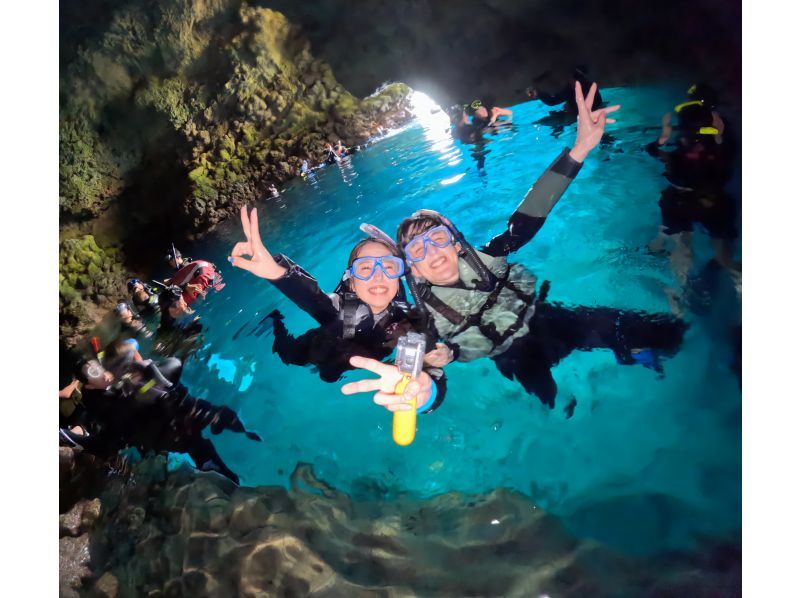 【沖縄/恩納村】青の洞窟＆美ら海シュノーケル◇貸切専属ガイド◇餌あげ無料◇Gopro無料写真動画付き◇初心者歓迎◇最高な沖縄時間をお約束♪の紹介画像