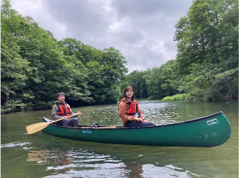 [Hokkaido, Tokachi] A unique spot at the foot of Hidaka Mountains National Park near Obihiro Airport. Exceptional transparency and location! 〈Mirror-like waters! Canadian canoeing experience〉の紹介画像