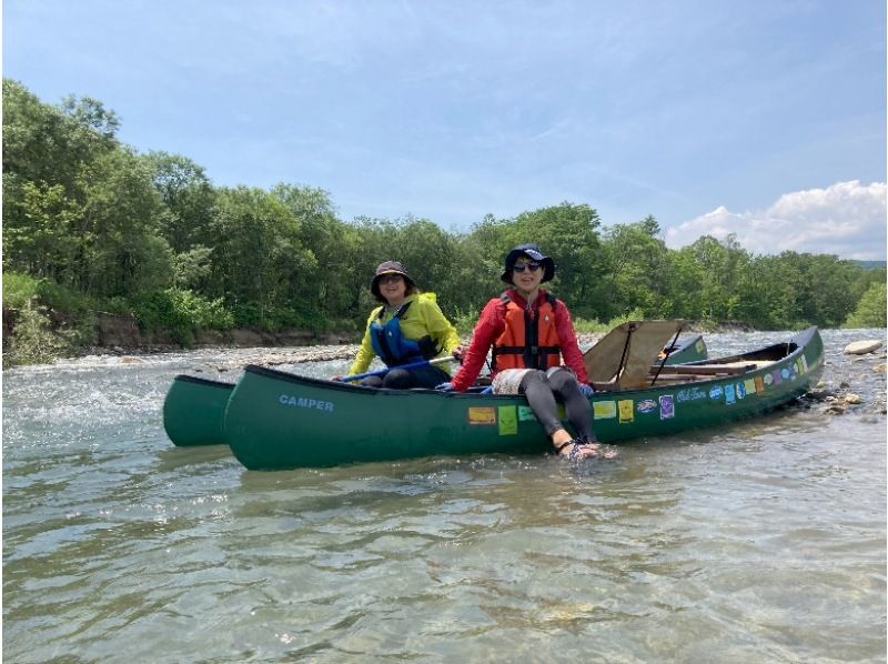 [Hokkaido, Tokachi] THE Tokachi! A 1-day private tour in the best location with crystal clear waters (Twin canoe private river cruise on the Totsubetsu River)の紹介画像