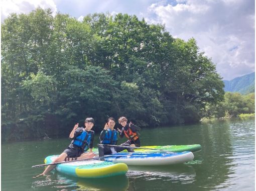 [Hokkaido, Tokachi] Near Obihiro Airport, reserved for one group! A niche spot at the foot of Hidaka Mountains National Park with outstanding transparency and location <Mirror Water SUP Stand Up Paddleboarding Experience>の画像
