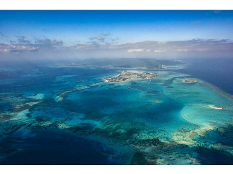 【오키나와・이시가키지마】헬리콥터 크루징 15분(이시니시초호 Coral Crown 코스)の紹介画像