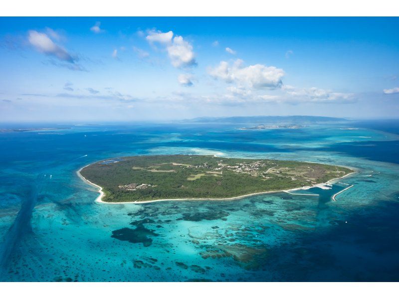 【오키나와·이시가키지마】헬리콥터 크루징 25분(하트·아일랜드 Heart Islands)の紹介画像