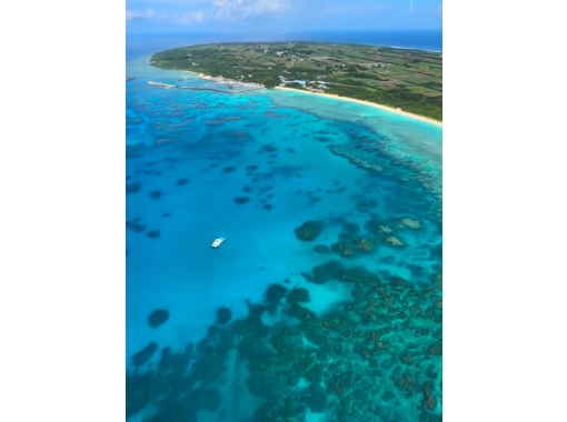[โอกินาว่า, เกาะอิชิงากิ] ล่องเรือเฮลิคอปเตอร์ 45 นาที (เกาะฮาเทรุมะ)の画像
