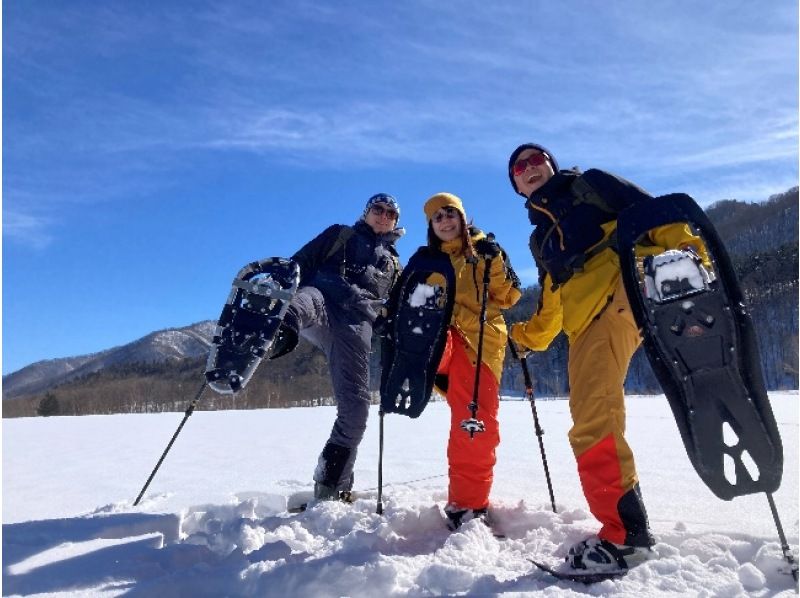 [Hokkaido, Tokachi] Snowshoeing through the forest and frozen river at the foot of the Hidaka Mountains Erimo Tokachi National Park (Ice Riverside Snowshoe Trekking)の紹介画像